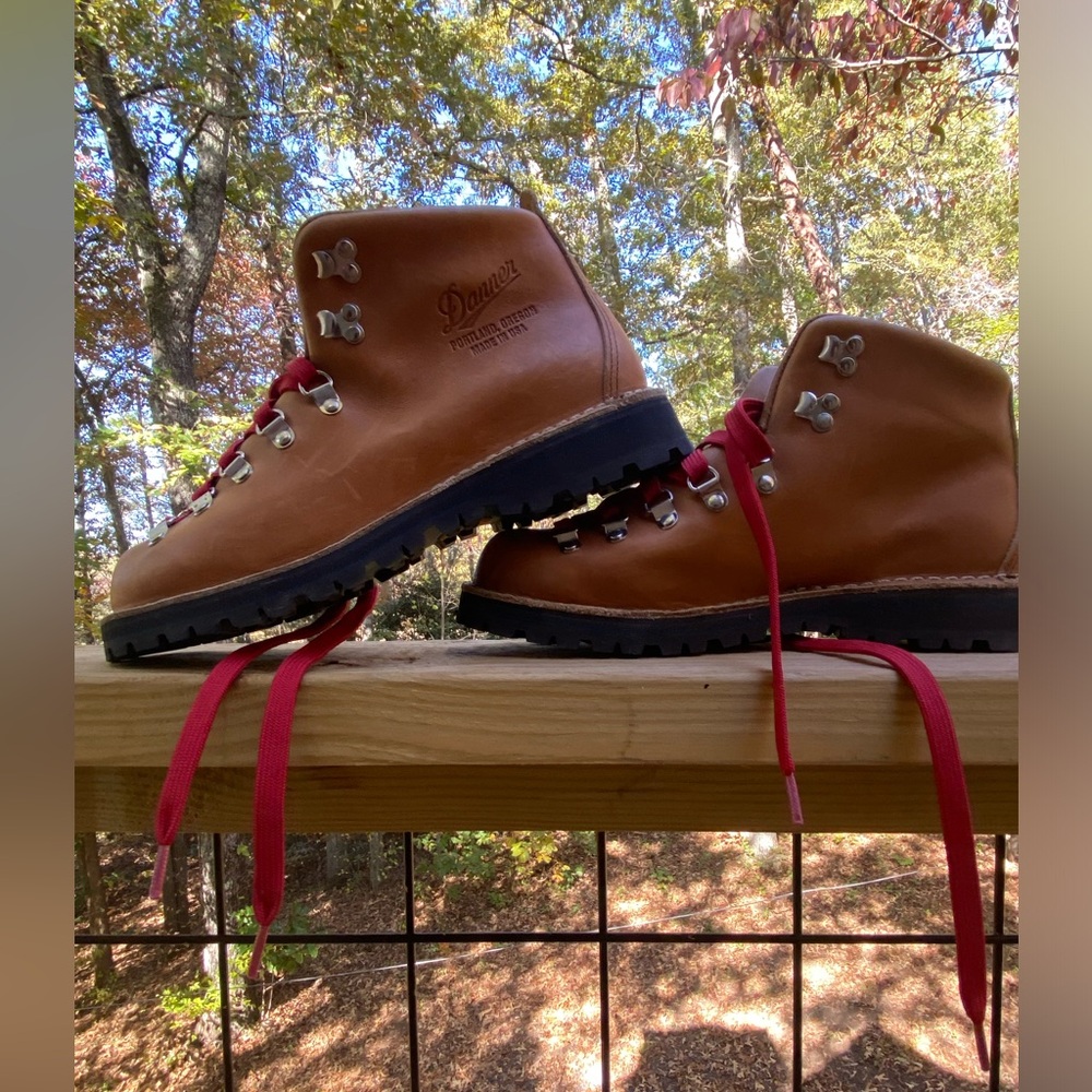 Danner Mountain Light Cascade - Women’s Size US  10 *practically new *